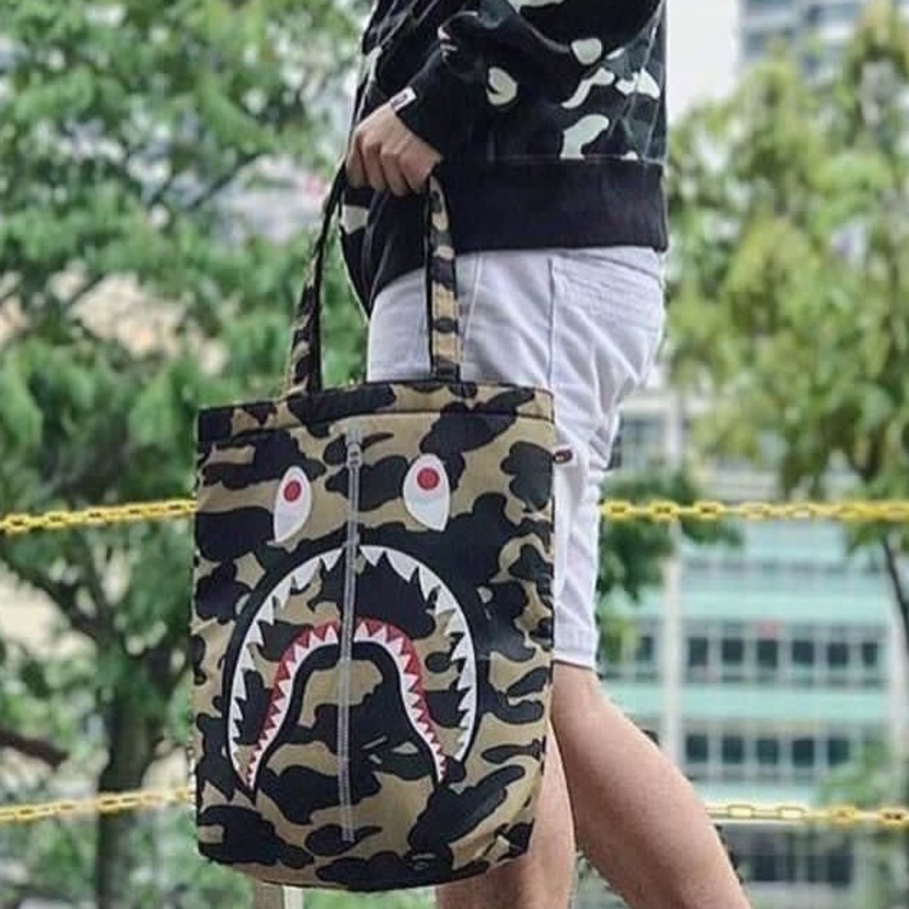 Tote bag